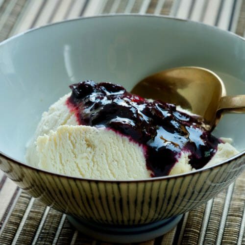 Gin and Tonic ice cream. Blueberry gin reduction. - delectabilia