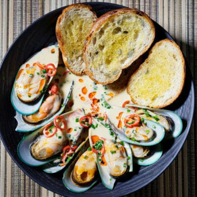 NZ Mussels Steamed in Wine and Garlic - delectabilia